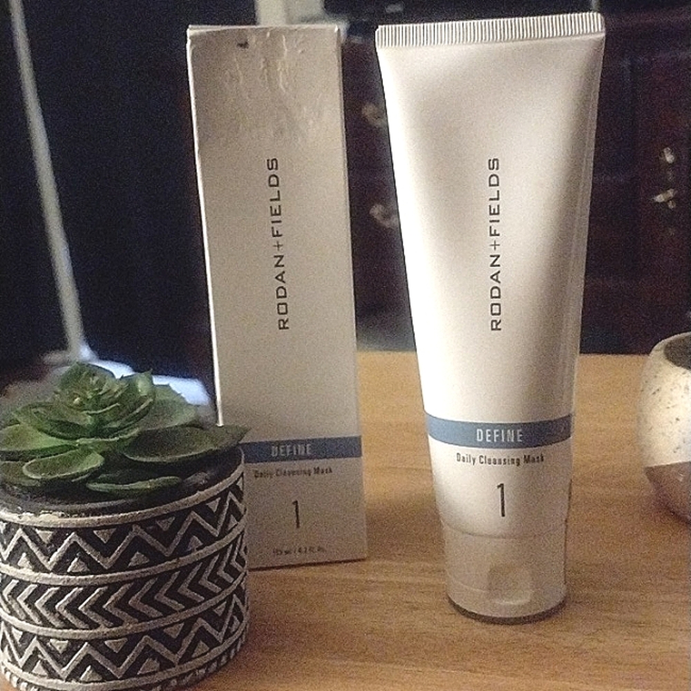 - Rodan + Fields DEFINE Daily Cleansing mask